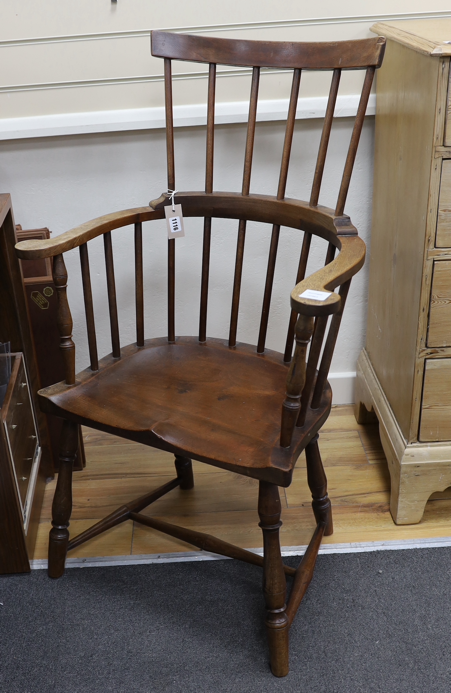 An early 20th century mahogany Windsor comb back armchair, width 64cm, depth 38cm, height 103cm